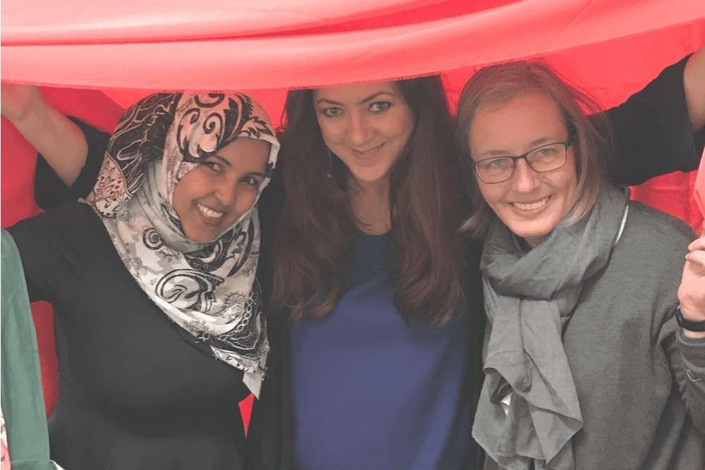 Diplom-Designerin Ulrike Reichert leitet die Initiative "Komm, wir nähen!"